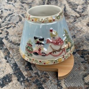 Yankee holiday candle topper.